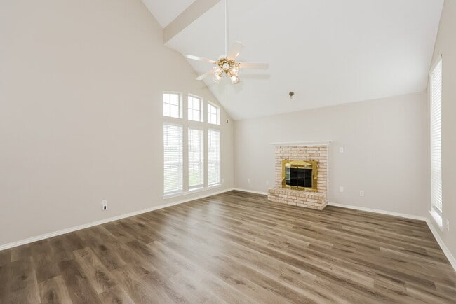 Building Photo - 300 Stone Creek Blvd