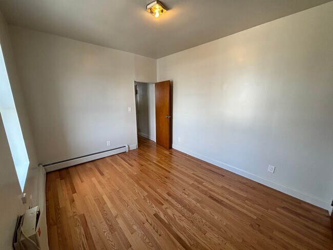 Foto del edificio - 445 Ogden Ave.