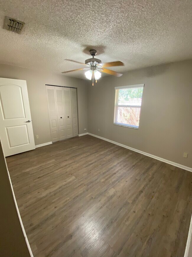 Foto del edificio - 2370 Lake Dr NW