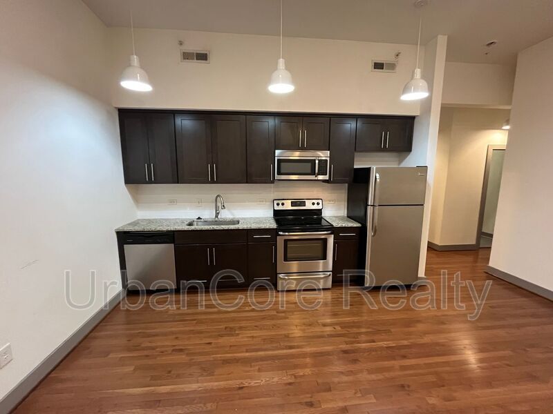 Primary Photo - 1400 N Arthur Ashe Blvd