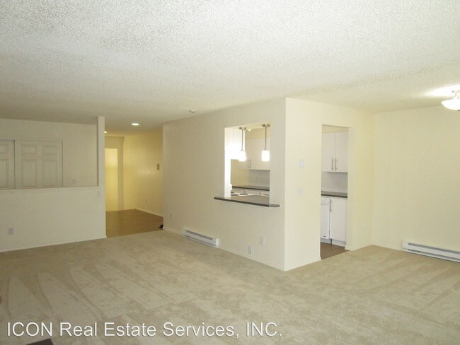 Building Photo - 4010 W Lake Sammamish Pky NE