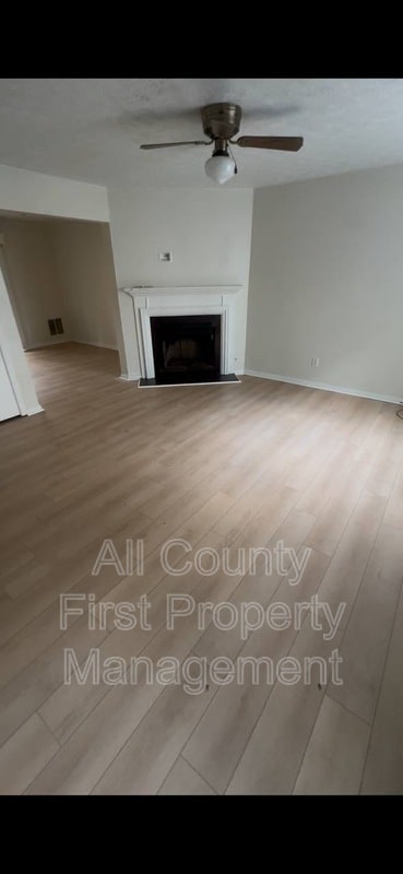 Photo - 1499 Inverness Dr House