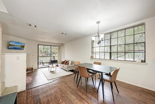 Foto del edificio - 1938 Holly Hill Dr