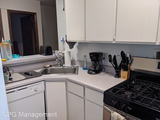 Building Photo - 2 br, 1 bath House - 454 W Wrightwood #3C