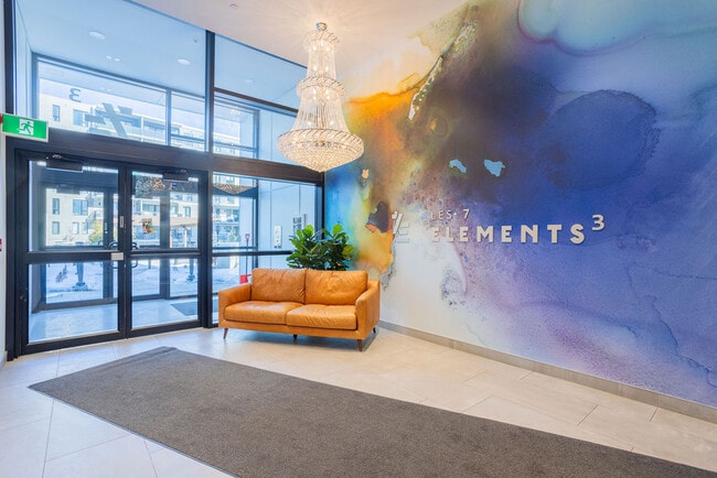 Building Photo - 7 Elements