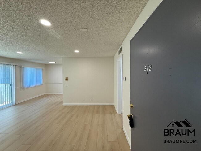 Building Photo - 11007 Hartsook St
