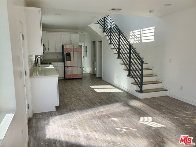 Foto del edificio - 13707 W Magnolia Blvd
