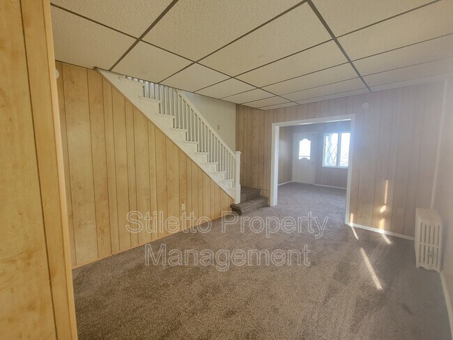 Building Photo - 1002 Kosciuszko St