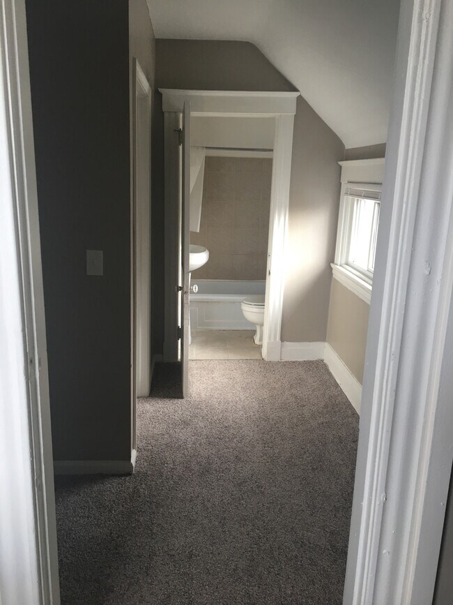 Foto del edificio - 1407 W North Bend Rd