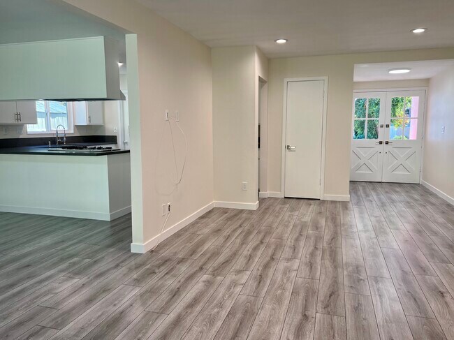 Foto del edificio - 6069 Lake Nadine Pl