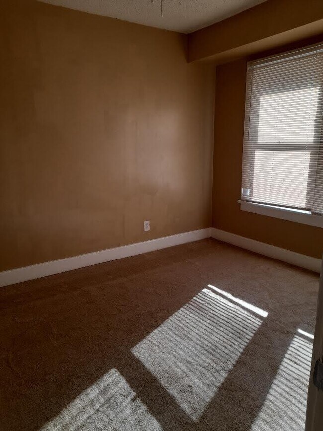 Building Photo - 5400 Highland Ave