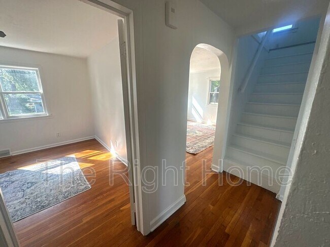 Building Photo - 5417 S 49th St