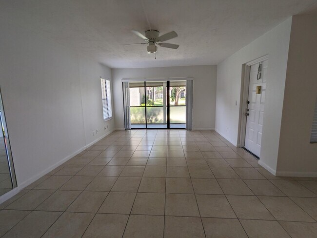 Foto del edificio - 711 Sunny Pine Way