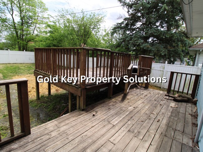 Building Photo - Spacious 2 BR 1 BA House with Central Air ...