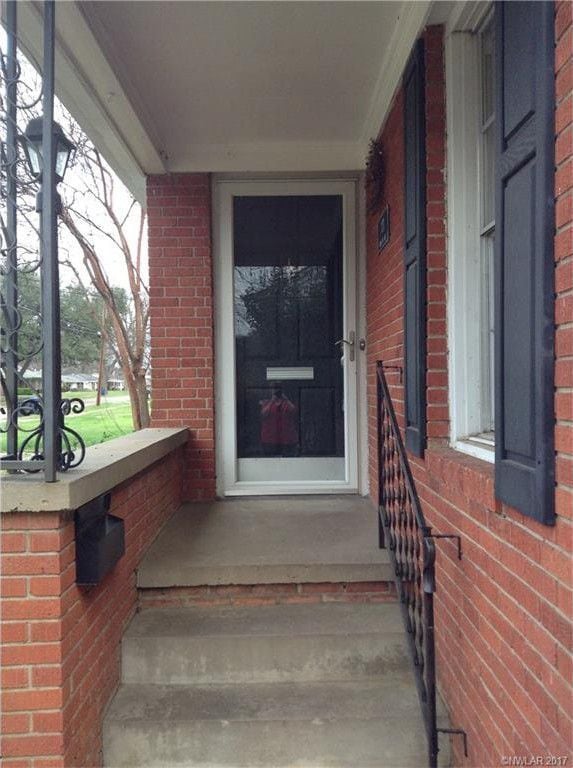 Building Photo - **BROADMOOR CHARMER**MOVE IN READY**