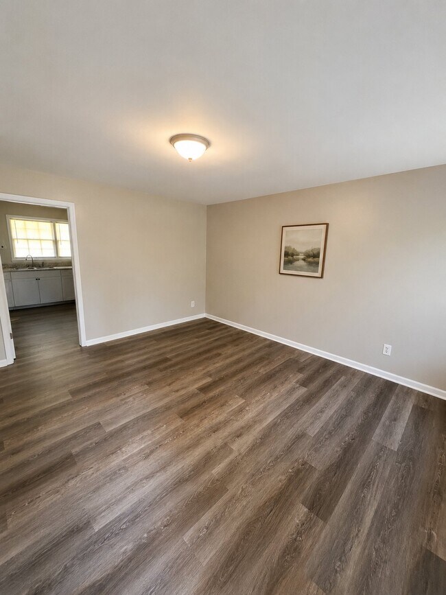 Building Photo - 307 Christopher Cir