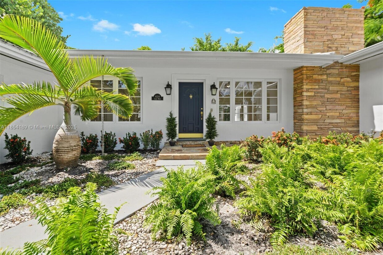 Foto principal - 4114 Santa Maria St