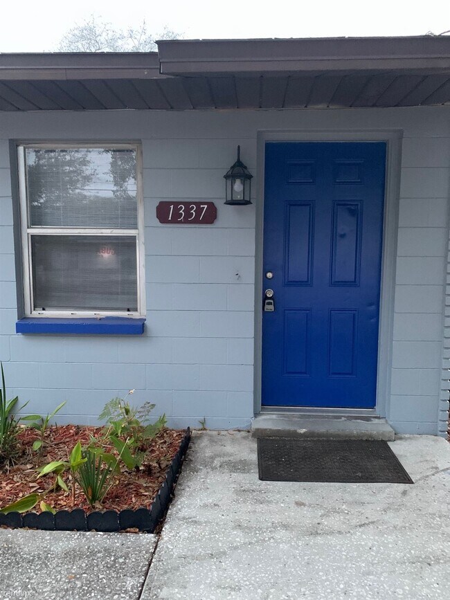 Building Photo - 2 br, 1 bath Duplex - 1337 East Parker Street