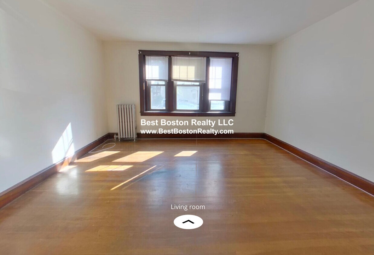 18 W Wyoming Ave Unit 8, Melrose, MA 02176 Condo for Rent in Melrose