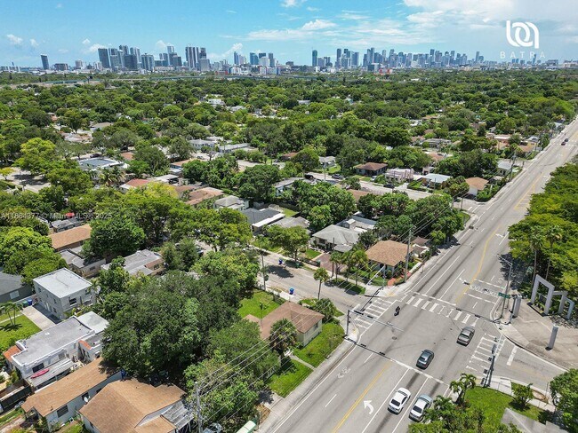 Foto del edificio - 5001 NW 12th Ave