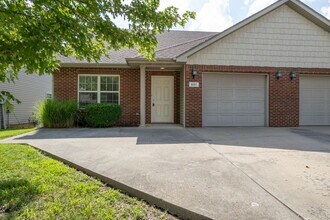 Building Photo - 601-603-603 Glenstone Dr