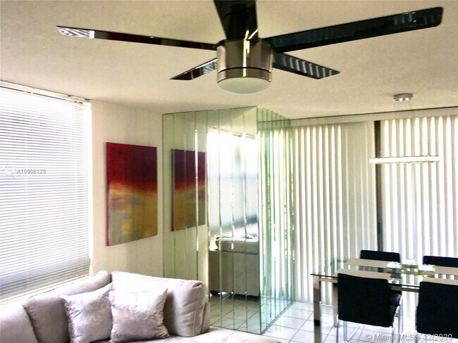Foto del edificio - 3031 N Ocean Blvd