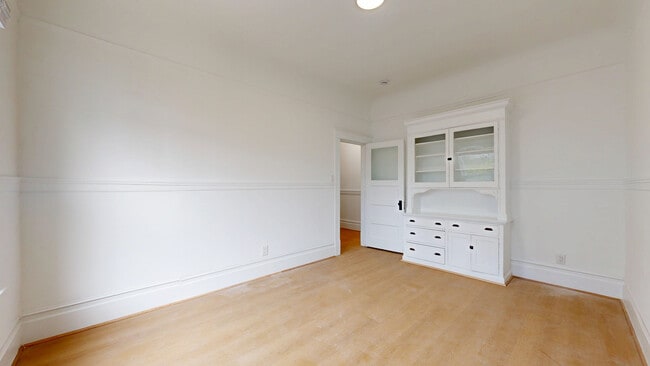Building Photo - 676 Greenwich St