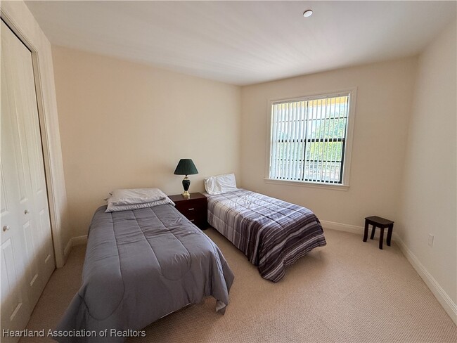 Foto del edificio - 2351 Lakeview Dr