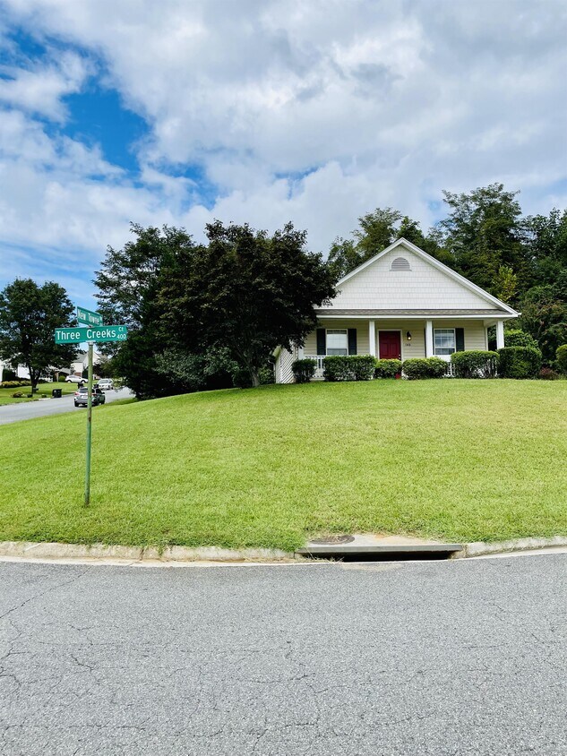 Primary Photo - 140 New Towne Rd