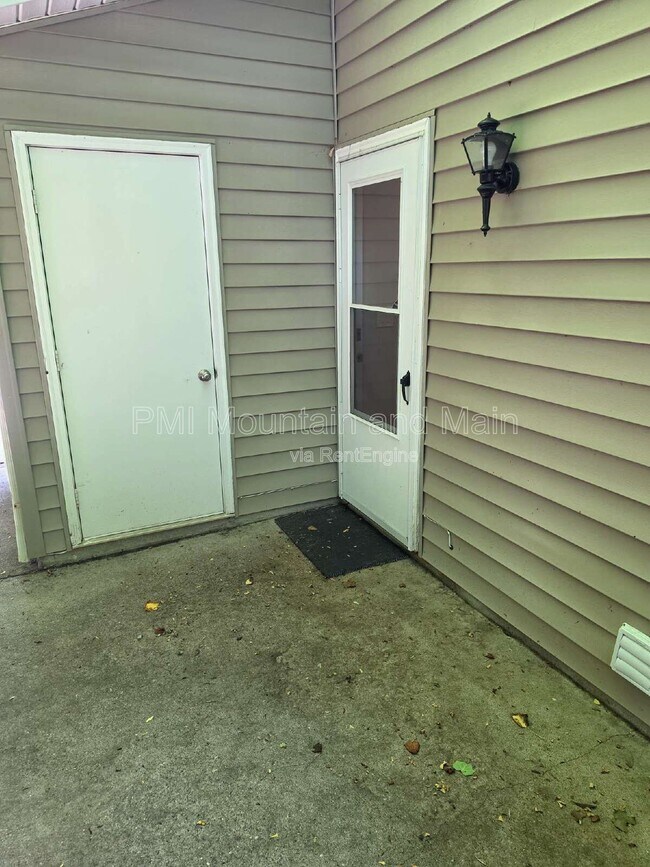 Foto del edificio - 1 Rocking Porch Rd