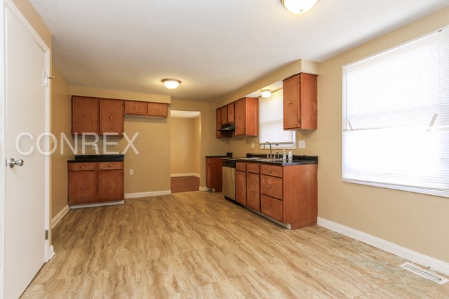 Building Photo - 2840 Pawnee Dr