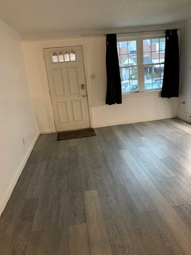 Living room - 806 3rd Ave