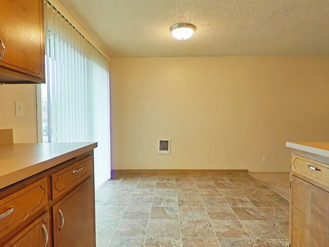 Building Photo - Duplex ~ South Corvallis ~ Pet Friendly