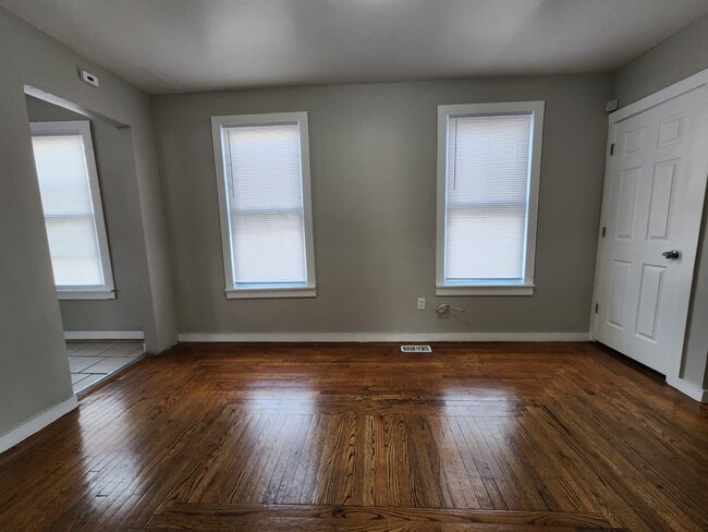 Building Photo - 317 Bassett St