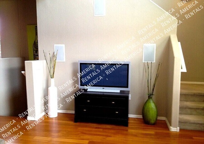 Foto del edificio - 2402 E 5th St