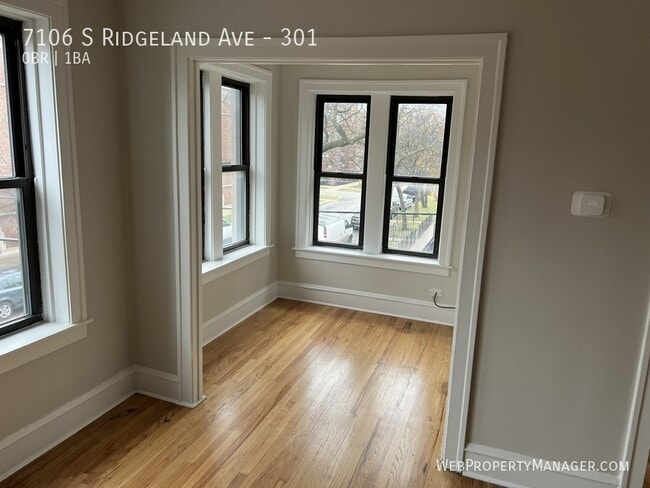 Building Photo - 7106 S Ridgeland Ave
