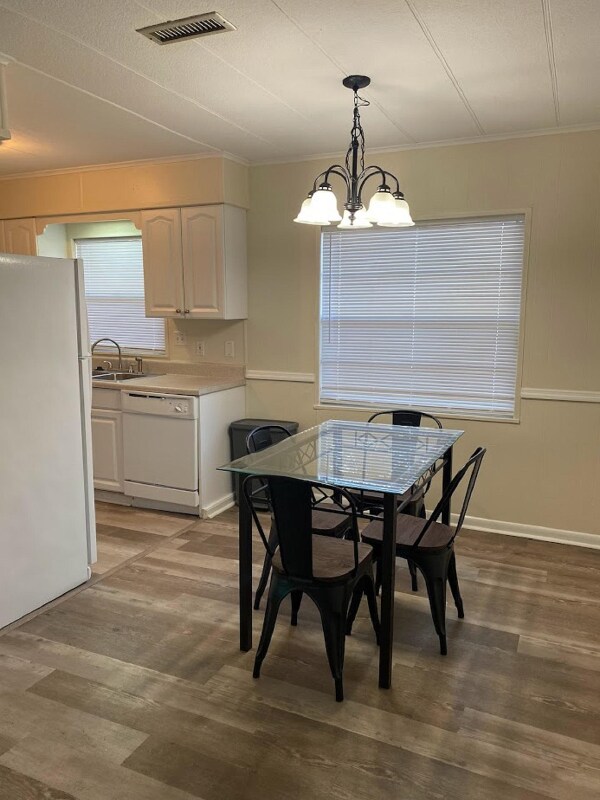 Foto del edificio - 300 Colony Dr