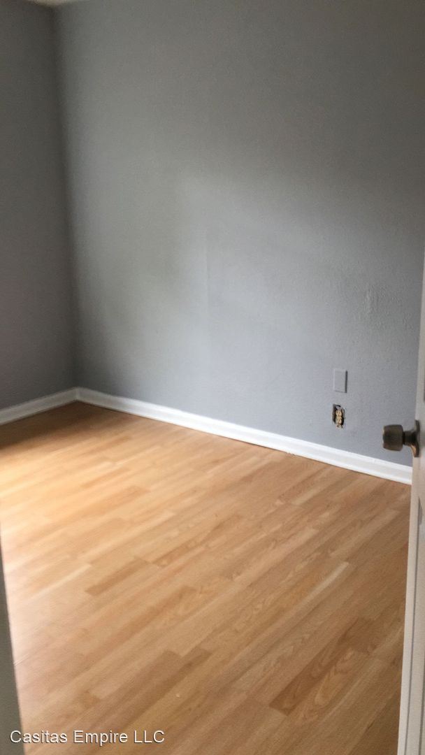 Building Photo - 2 br, 1 bath House - 6822 Weston St. Unit 2