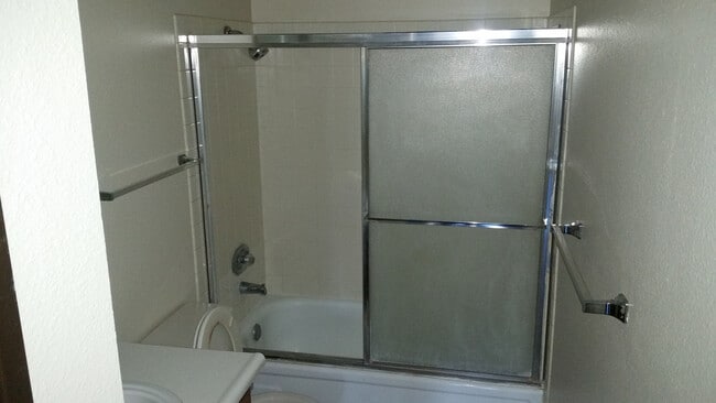 Building Photo - One Bedroom Carson Park Condo!