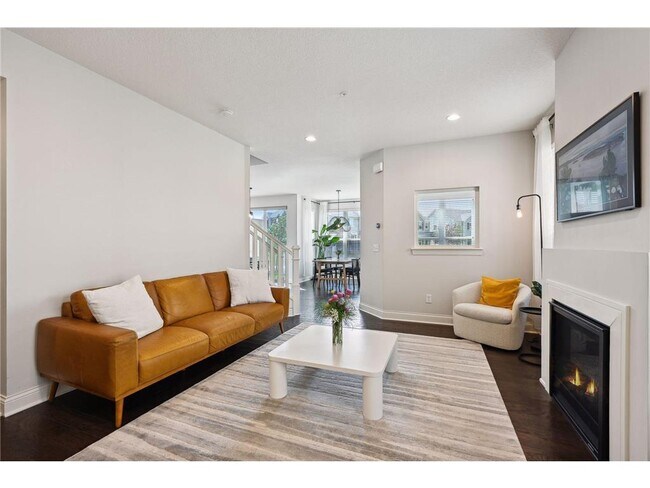 Foto del edificio - 8329 Goldenrod Ln N