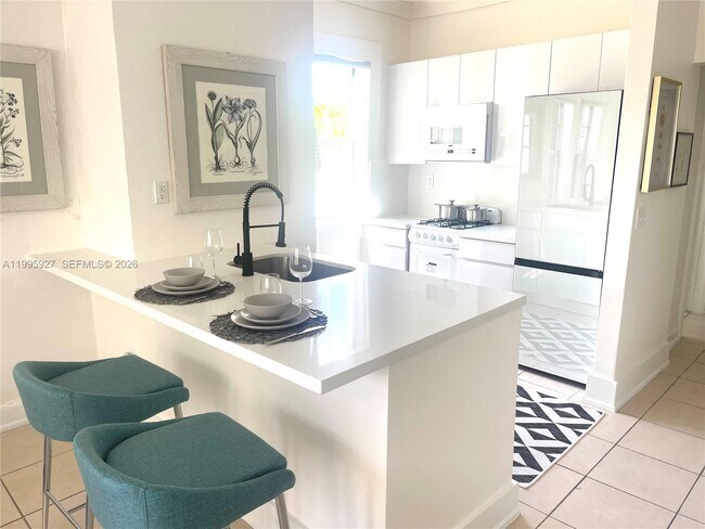 Building Photo - 1611 Michigan Ave