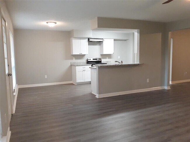 Building Photo - 244 Tall Timbers Rd