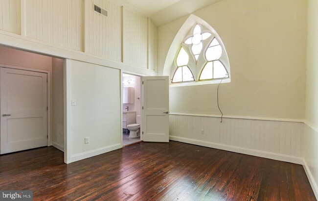 Foto del edificio - 1558 E Montgomery Ave