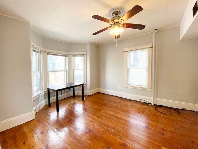Building Photo - 67 Leyden St
