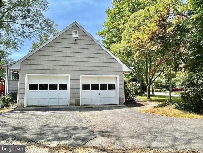 Foto del edificio - 33 Monroe Ln