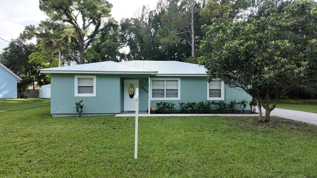 Building Photo - 1605 N 42nd St