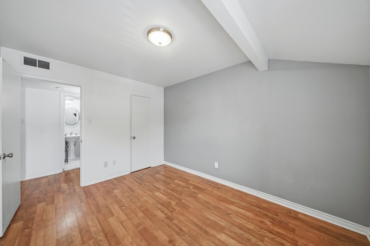 Foto del edificio - 3131 Cummins St