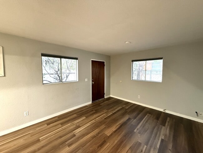 Building Photo - 1548 Elm St