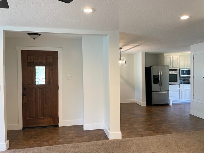 Building Photo - 332 E 8400 S