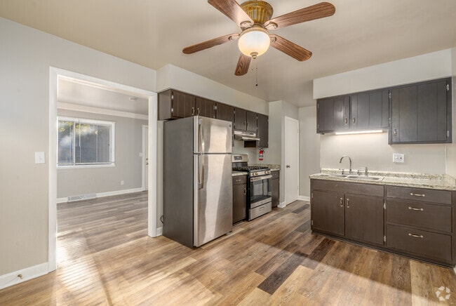 2BR, 2BA - 1,100SF - Kitchen/Dining - Monroe Street Apartments